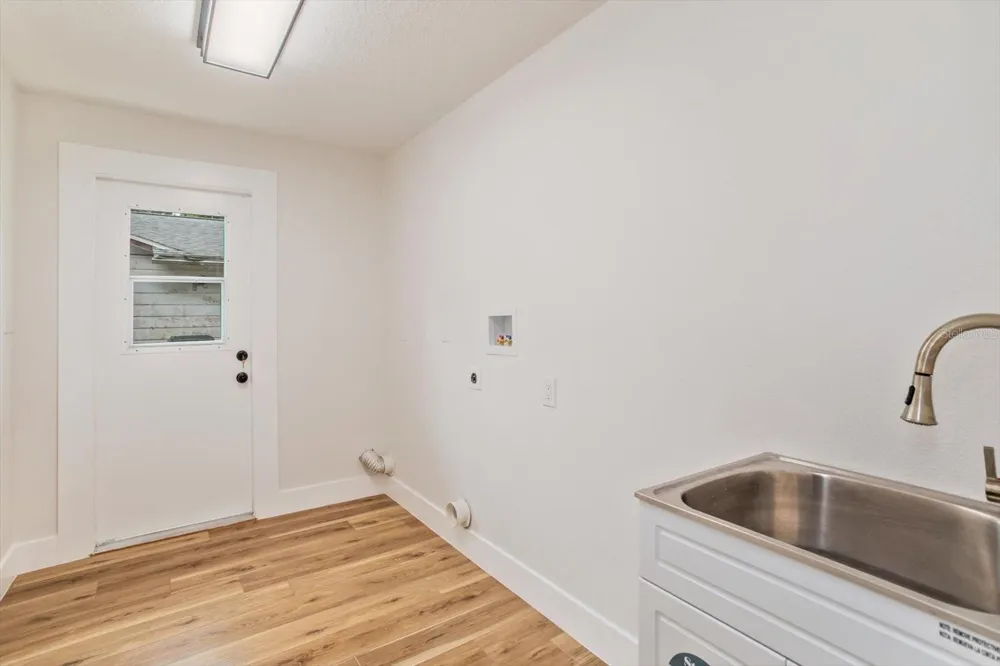 958 ORANGE AVENUE Oviedo, FL 32765