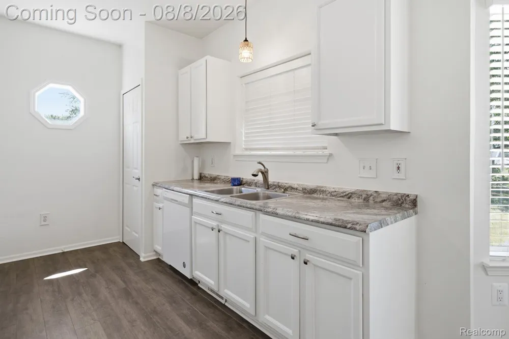 22825 Teppert Avenue Eastpointe City, MI 48021