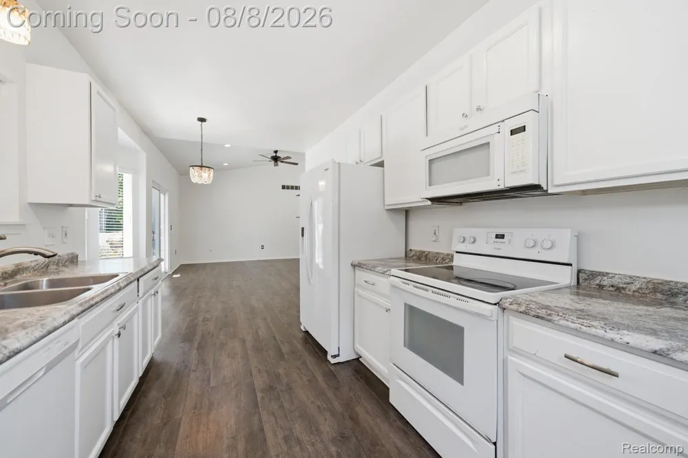 22825 Teppert Avenue Eastpointe City, MI 48021