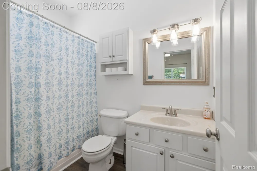 22825 Teppert Avenue Eastpointe City, MI 48021