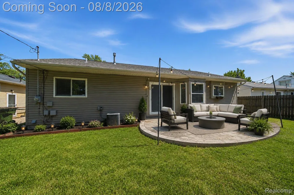 22825 Teppert Avenue Eastpointe City, MI 48021