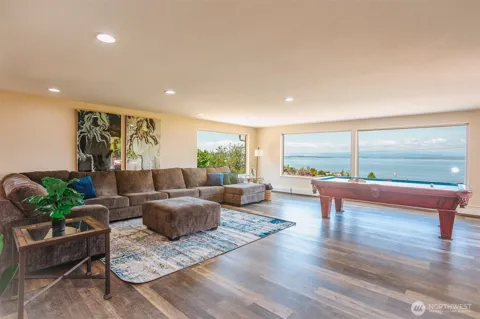 1462 SE Camano Drive