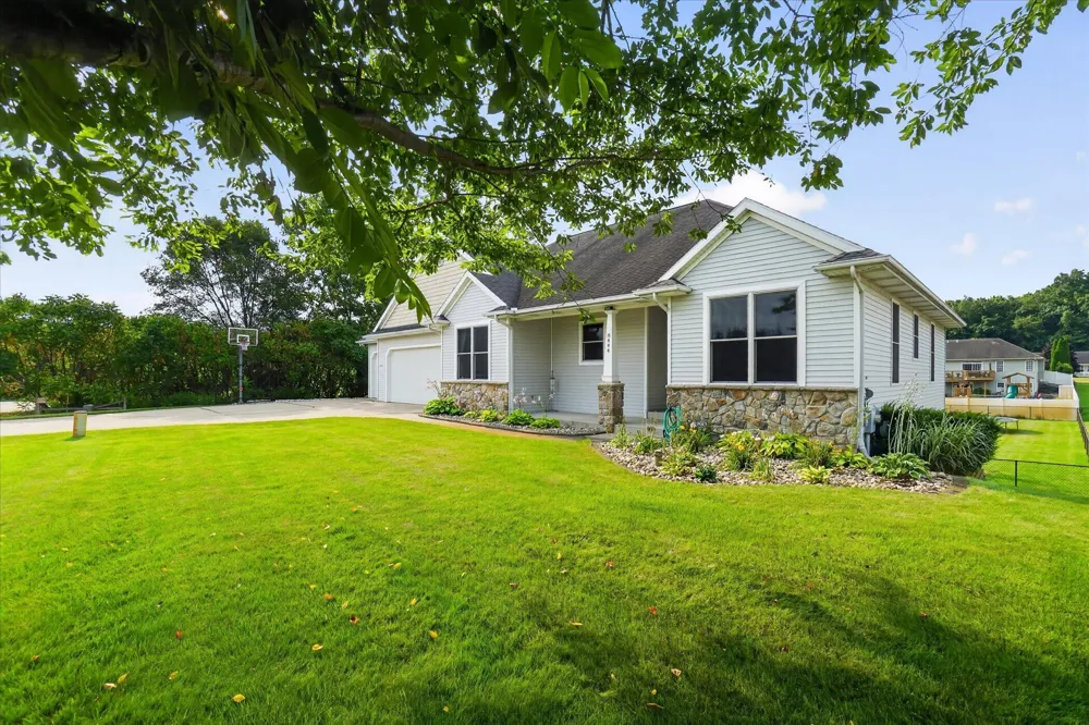 8444 Doe Avenue Galesburg, MI 49053