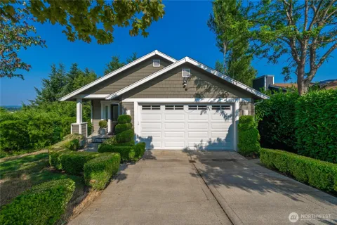 1202 Lansing Avenue W