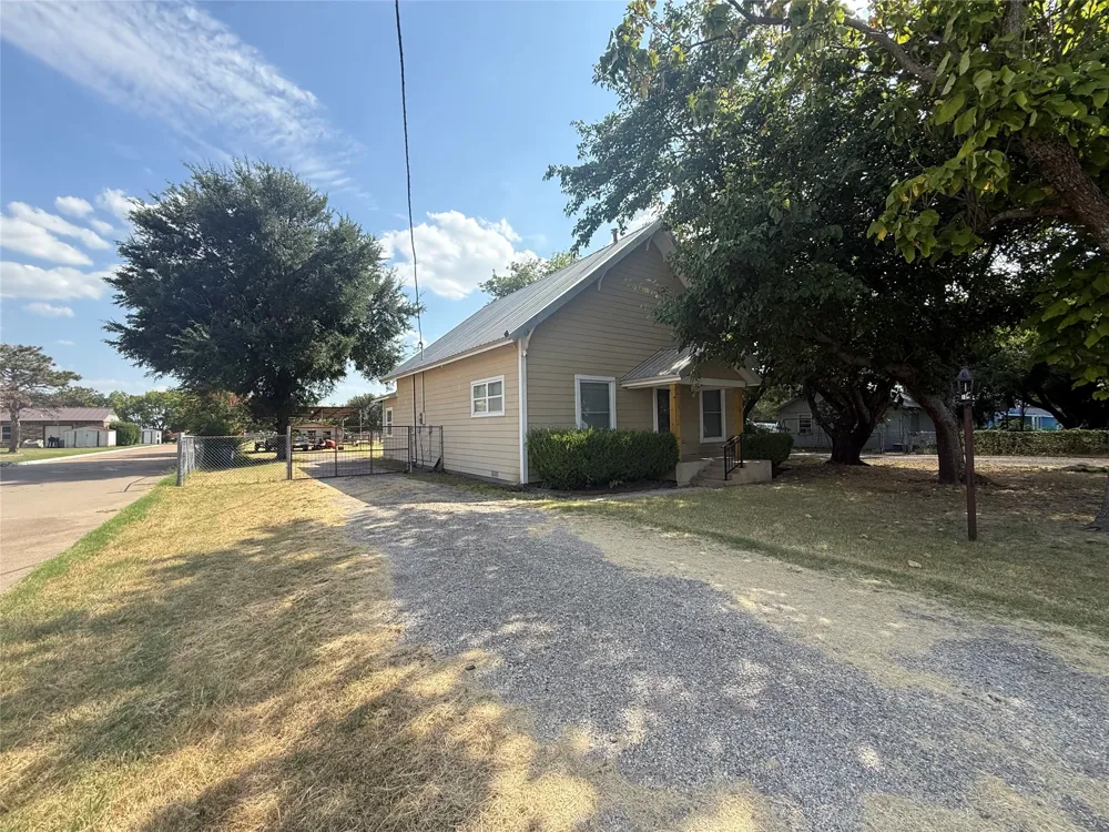 1009 W 7th Street Justin, TX 76247
