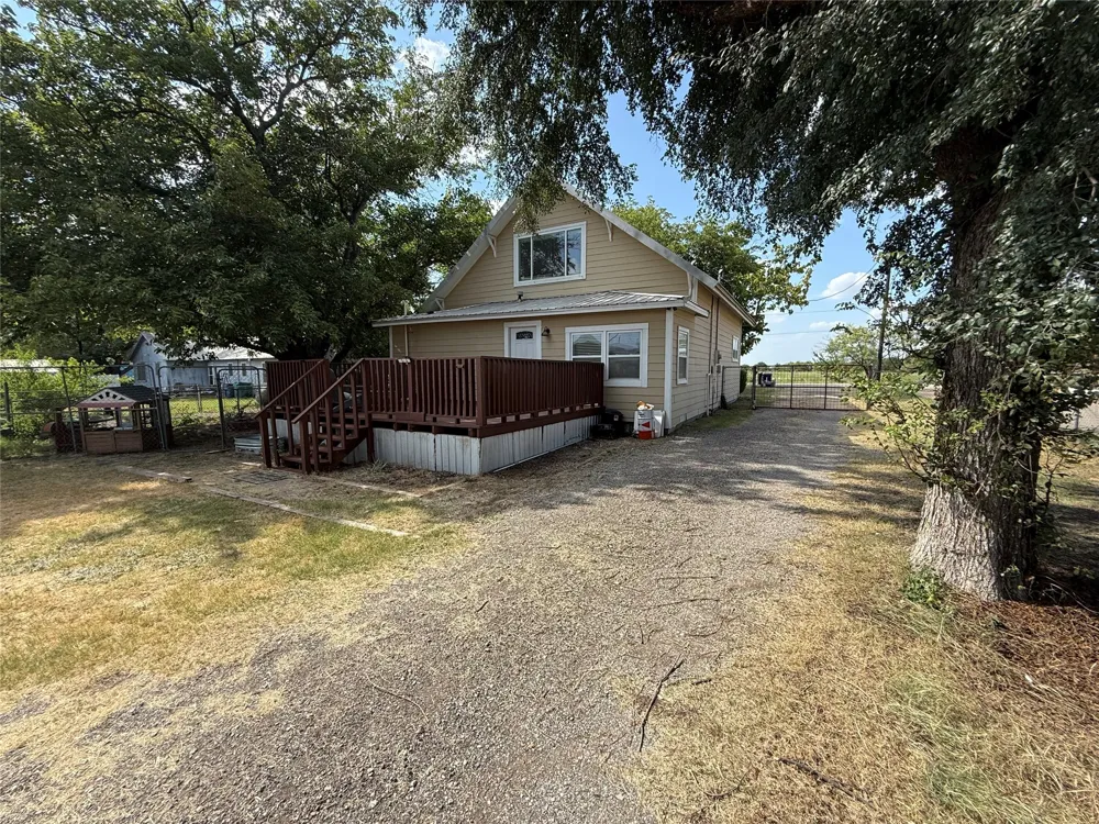 1009 W 7th Street Justin, TX 76247