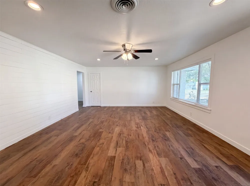 832 Central Drive Bedford, TX 76022