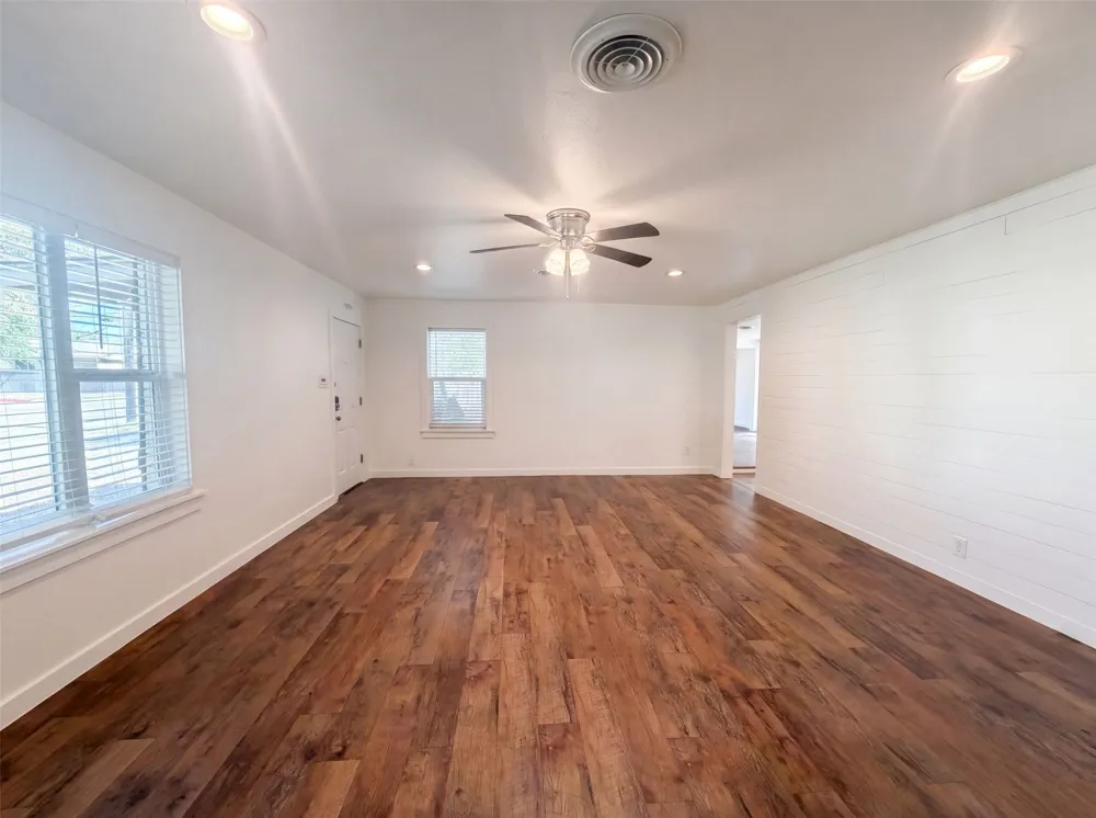832 Central Drive Bedford, TX 76022
