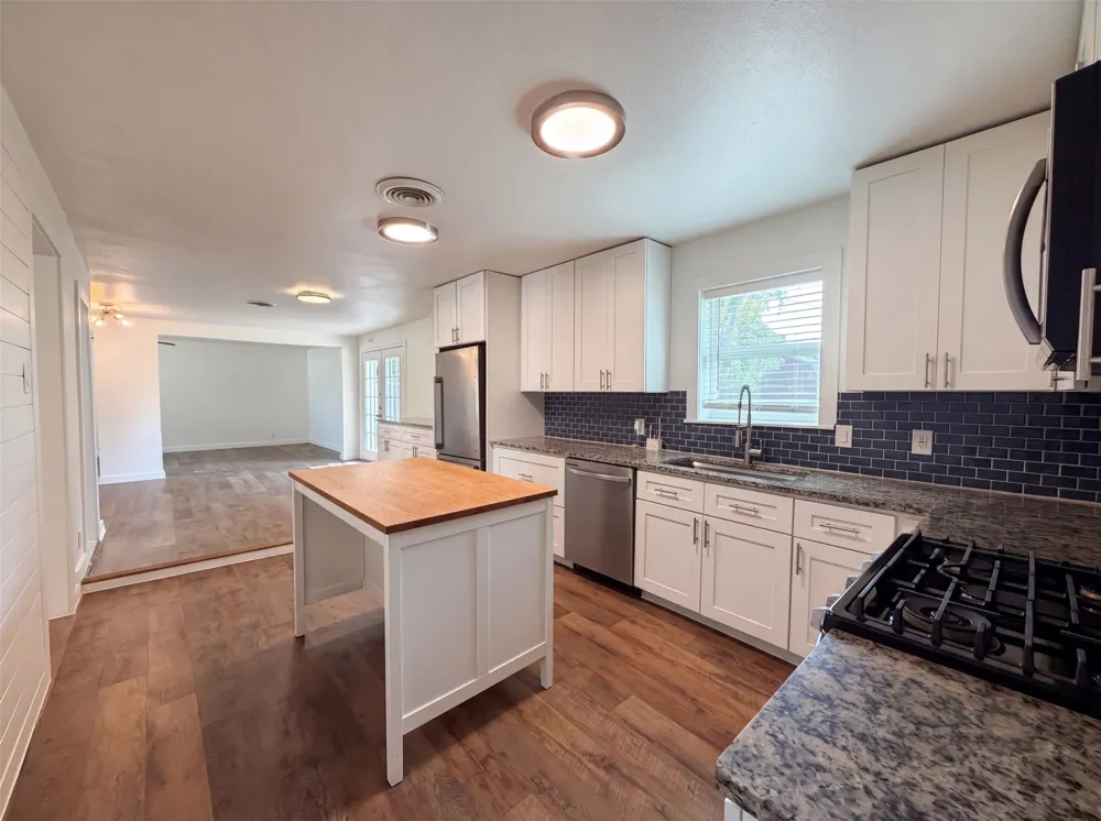 832 Central Drive Bedford, TX 76022