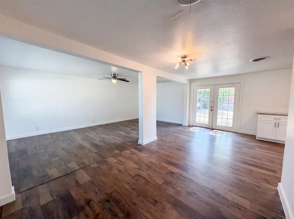832 Central Drive Bedford, TX 76022