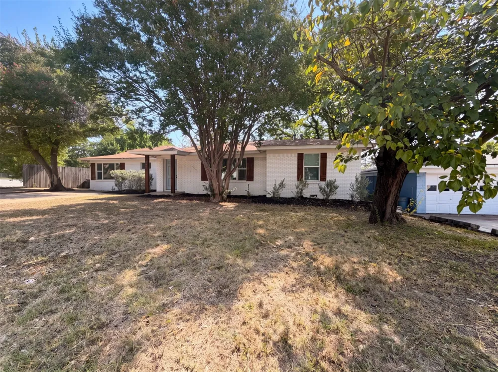 832 Central Drive Bedford, TX 76022