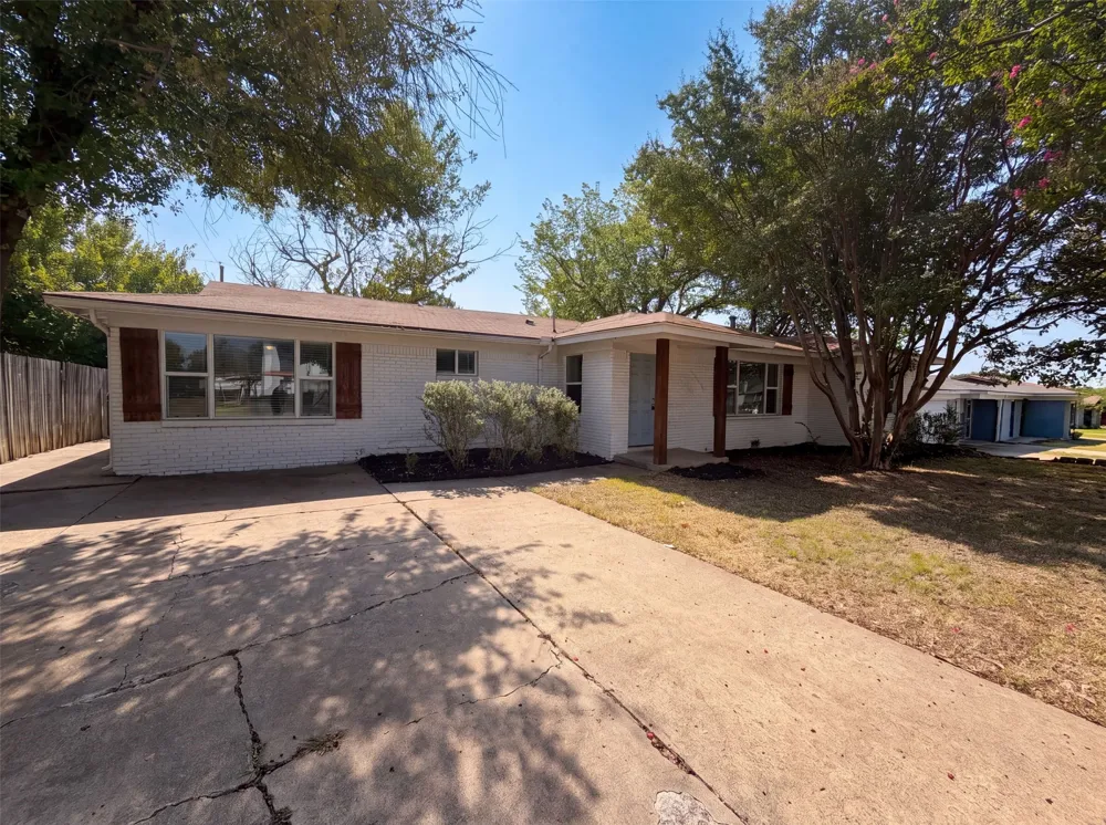 832 Central Drive Bedford, TX 76022