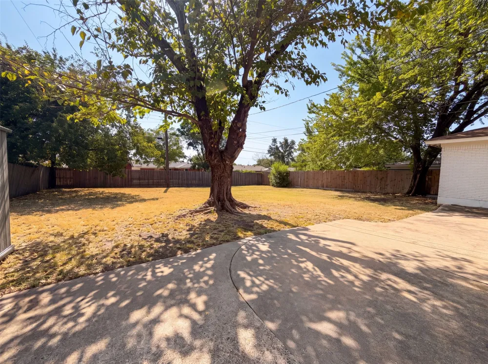 832 Central Drive Bedford, TX 76022