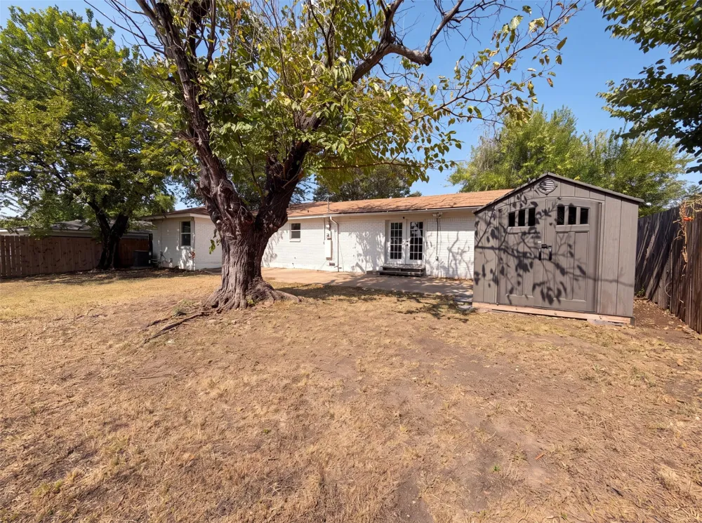 832 Central Drive Bedford, TX 76022