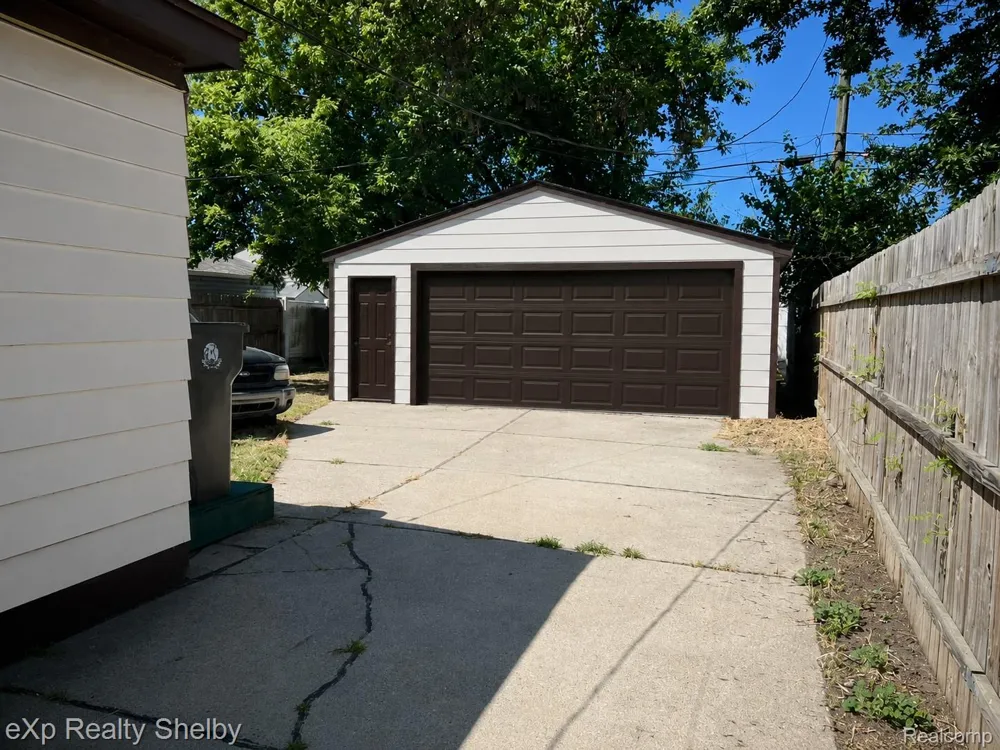 19833 Macel Street Roseville City, MI 48066