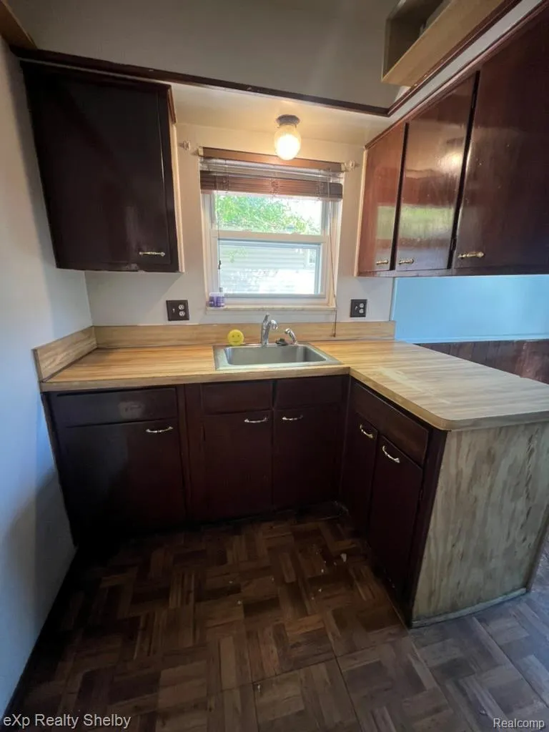19833 Macel Street Roseville City, MI 48066