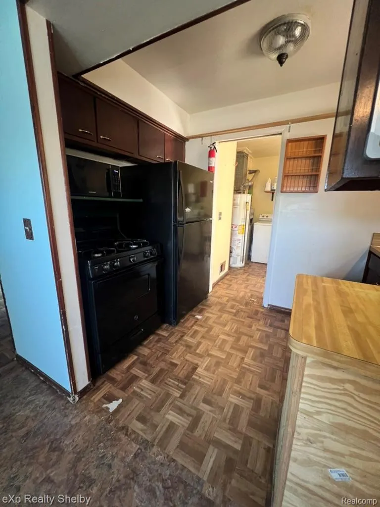 19833 Macel Street Roseville City, MI 48066