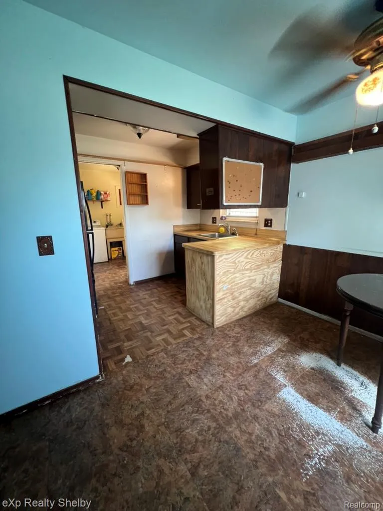 19833 Macel Street Roseville City, MI 48066
