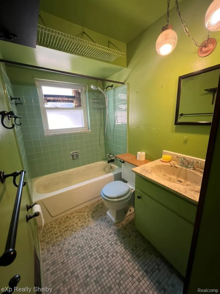 19833 Macel Street Roseville City, MI 48066