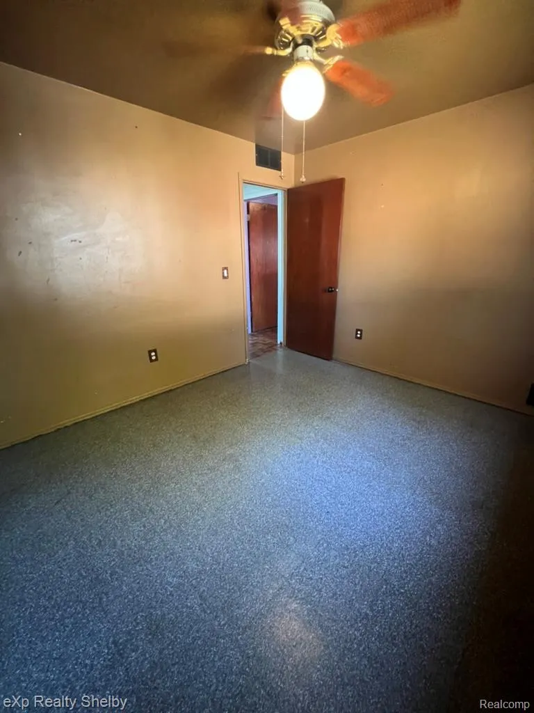 19833 Macel Street Roseville City, MI 48066