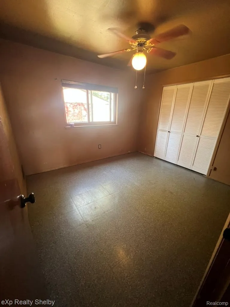 19833 Macel Street Roseville City, MI 48066