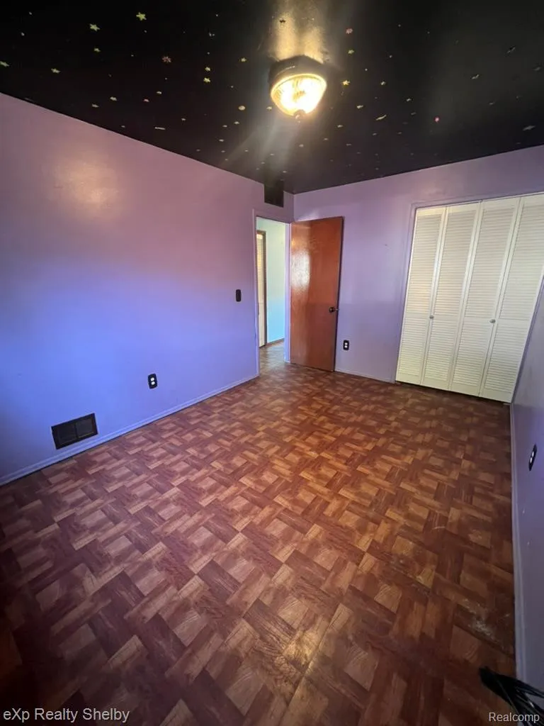 19833 Macel Street Roseville City, MI 48066