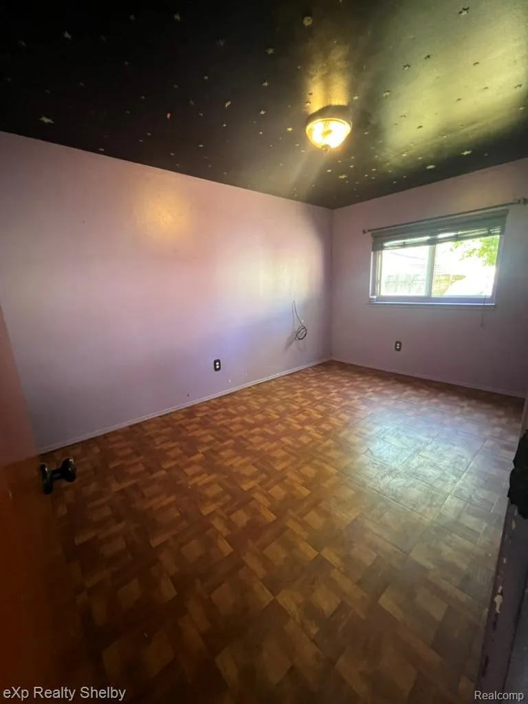19833 Macel Street Roseville City, MI 48066