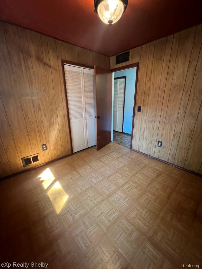 19833 Macel Street Roseville City, MI 48066