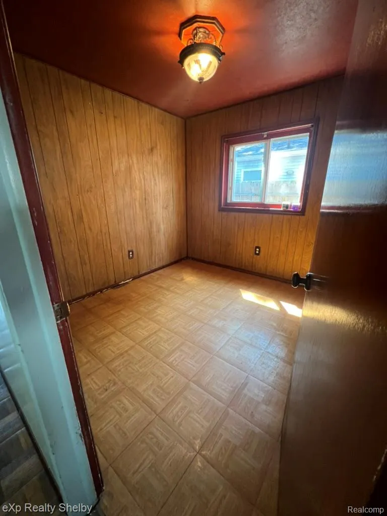 19833 Macel Street Roseville City, MI 48066