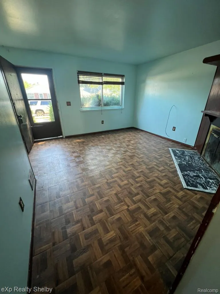 19833 Macel Street Roseville City, MI 48066