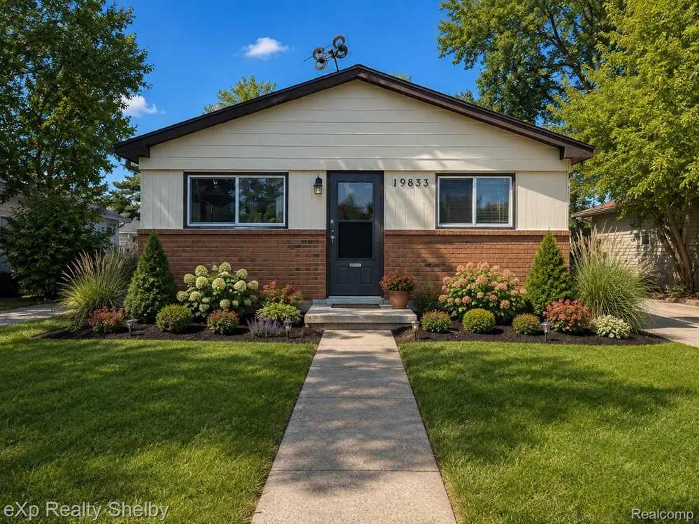 19833 Macel Street Roseville City, MI 48066