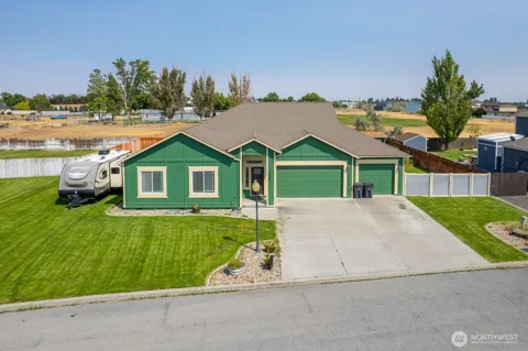 121 Scenic Drive NE
