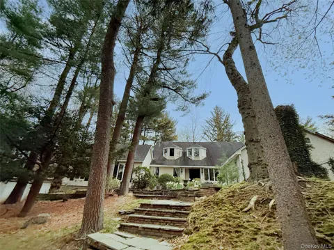 8 Woodstock Court