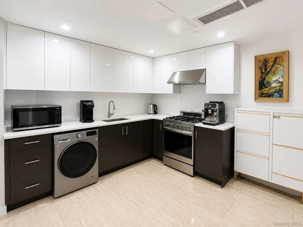 158-16 79th Avenue Fresh Meadows, NY 11366