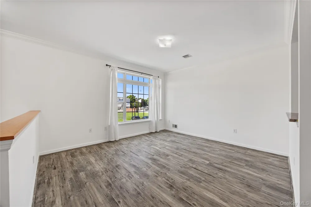 102 Surf Drive Bronx, NY 10473