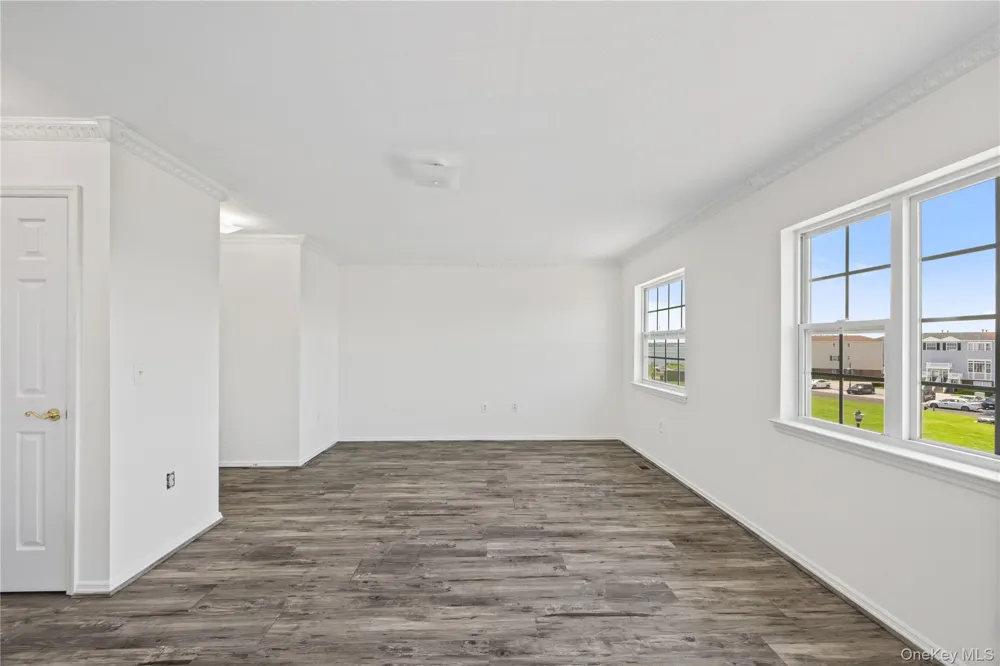 102 Surf Drive Bronx, NY 10473