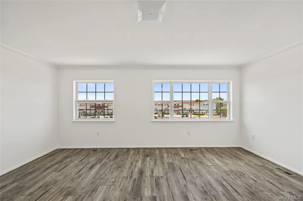 102 Surf Drive Bronx, NY 10473