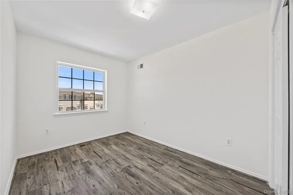 102 Surf Drive Bronx, NY 10473