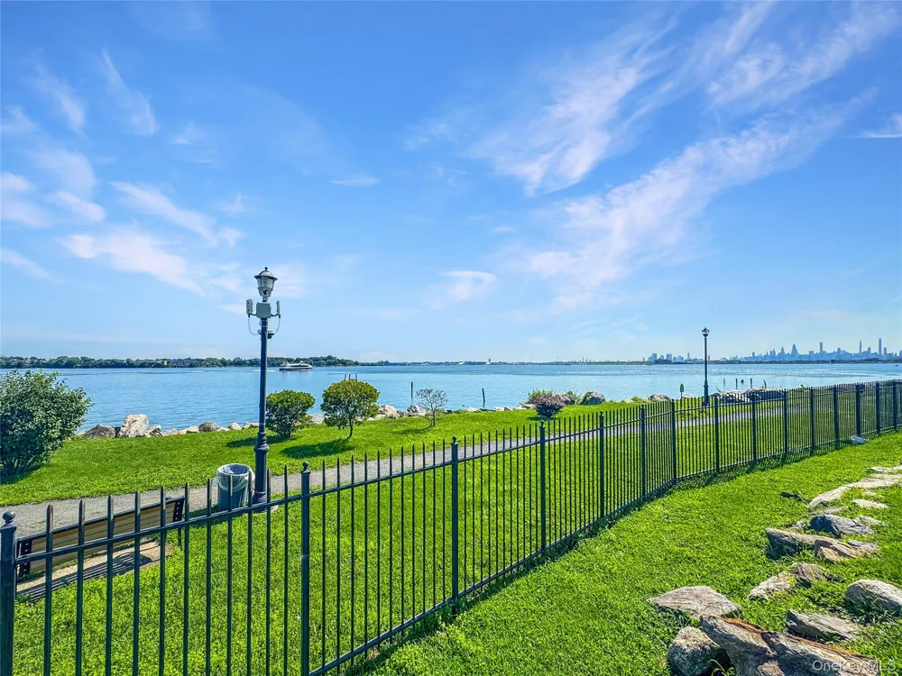 102 Surf Drive Bronx, NY 10473