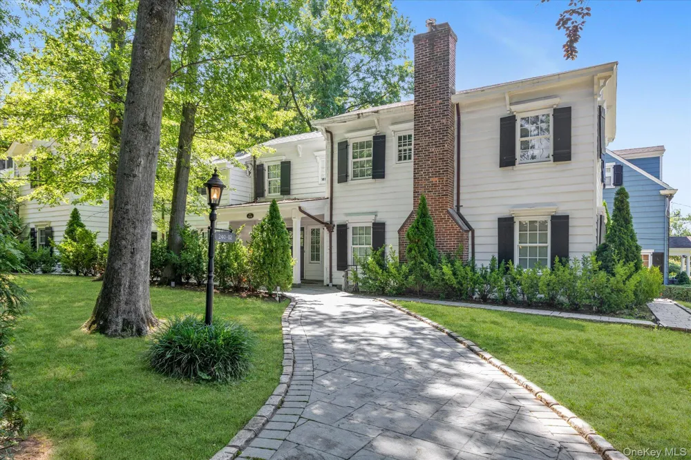 240-02 Poplar Street Douglaston, NY 11363