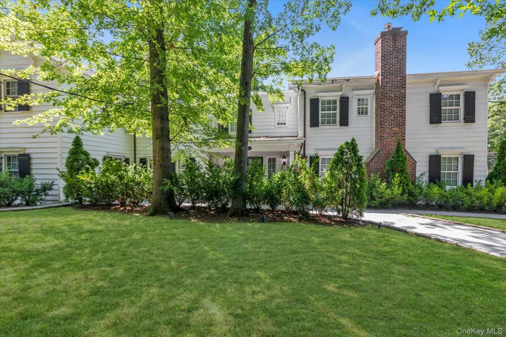 240-02 Poplar Street Douglaston, NY 11363