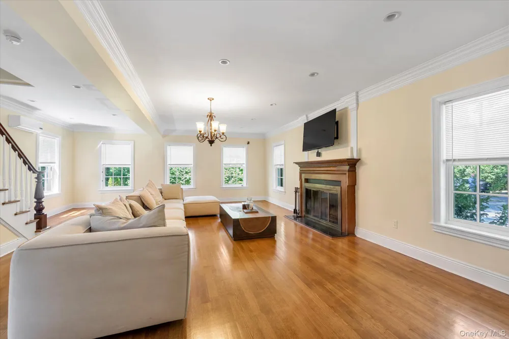 240-02 Poplar Street Douglaston, NY 11363