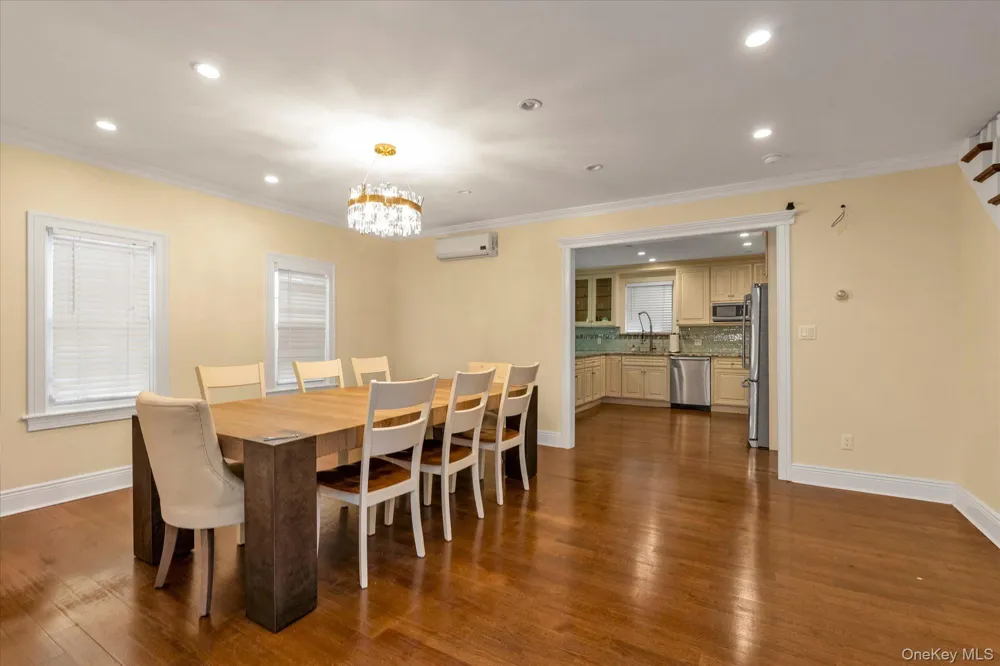 240-02 Poplar Street Douglaston, NY 11363