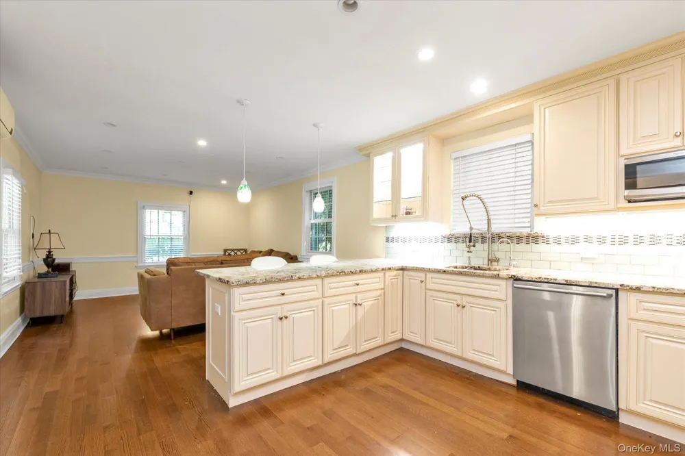 240-02 Poplar Street Douglaston, NY 11363