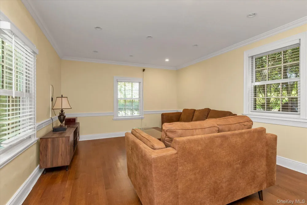 240-02 Poplar Street Douglaston, NY 11363