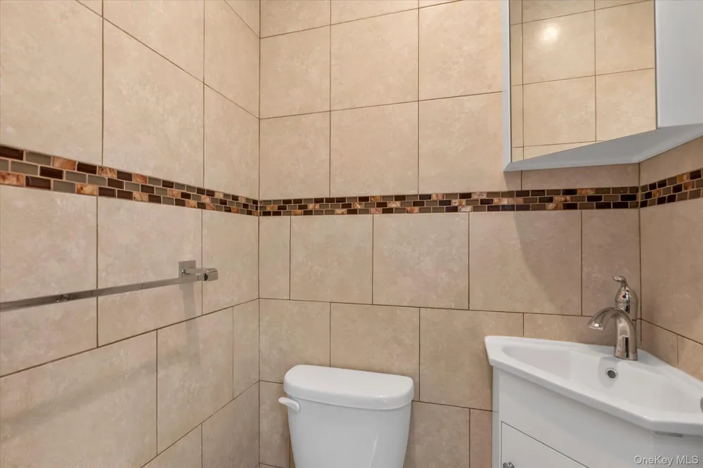 240-02 Poplar Street Douglaston, NY 11363
