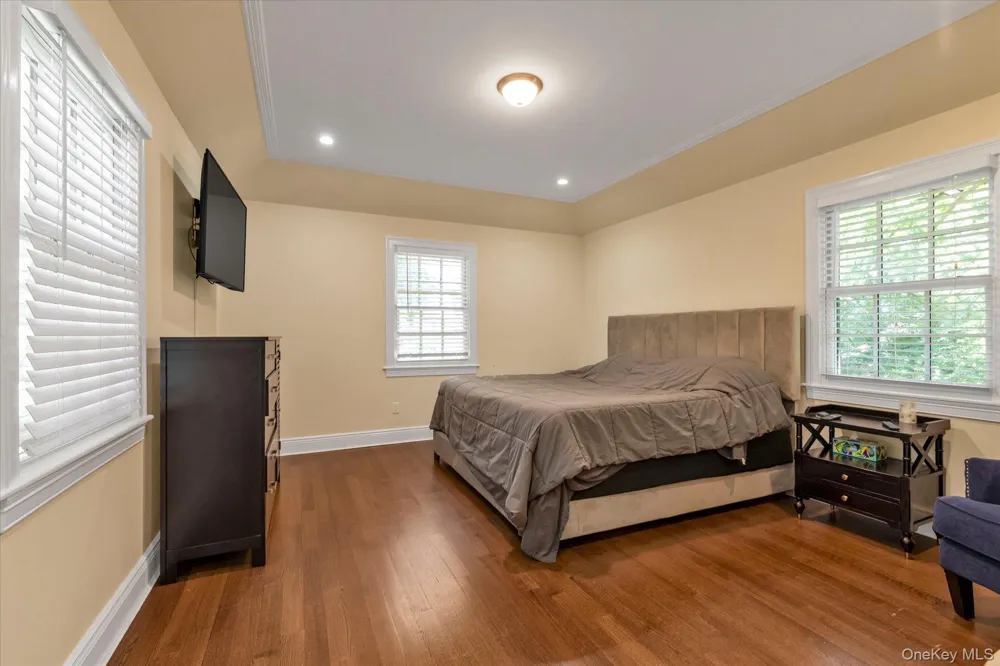 240-02 Poplar Street Douglaston, NY 11363