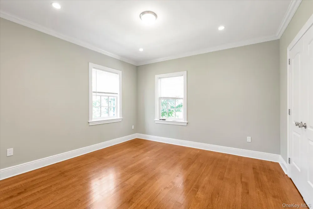 240-02 Poplar Street Douglaston, NY 11363