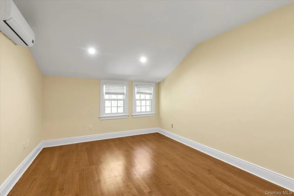 240-02 Poplar Street Douglaston, NY 11363