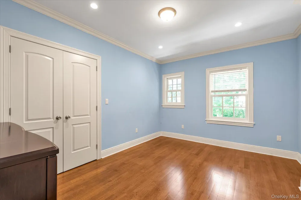240-02 Poplar Street Douglaston, NY 11363